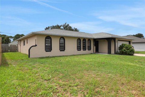 Villa ou maison à vendre à Palm Bay, Floride: 3 chambres, 175.21 m2 № 1352621 - photo 4