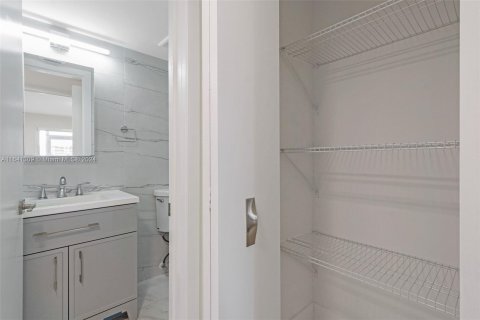 Copropriété à vendre à Boca Raton, Floride: 2 chambres, 79.99 m2 № 1320775 - photo 25