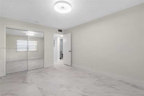 Copropriété à vendre à Boca Raton, Floride: 2 chambres, 79.99 m2 № 1320775 - photo 13