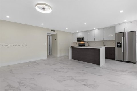 Copropriété à vendre à Boca Raton, Floride: 2 chambres, 79.99 m2 № 1320775 - photo 15