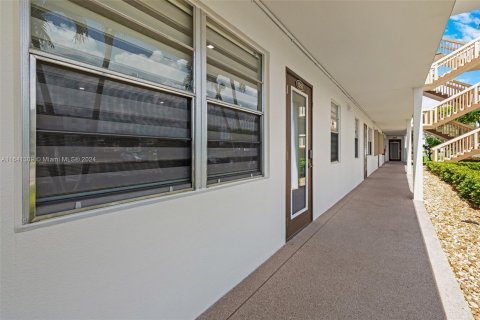 Copropriété à vendre à Boca Raton, Floride: 2 chambres, 79.99 m2 № 1320775 - photo 5