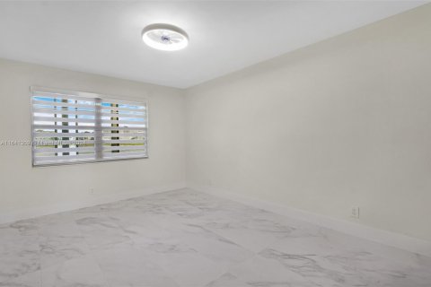 Copropriété à vendre à Boca Raton, Floride: 2 chambres, 79.99 m2 № 1320775 - photo 11