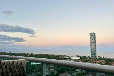 Condo in Sunny Isles Beach, Florida, 1 bedroom  № 1320776 - photo 1