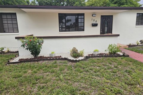 House in Miami Gardens, Florida 4 bedrooms, 111.11 sq.m. № 1293705 - photo 2