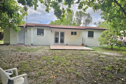 House in Miami Gardens, Florida 4 bedrooms, 111.11 sq.m. № 1293705 - photo 27