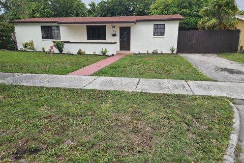 Casa en venta en Miami Gardens, Florida, 4 dormitorios, 111.11 m2 № 1293705 - foto 4