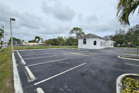 Immobilier commercial à vendre à Miami Gardens, Floride № 980597 - photo 18