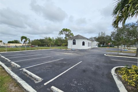 Immobilier commercial à vendre à Miami Gardens, Floride № 980597 - photo 17