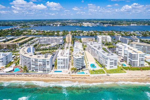 Condo in Palm Beach, Florida, 3 bedrooms in 3550 SOUTH OCEAN  № 925505 - photo 15
