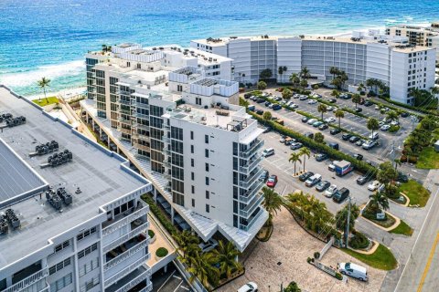 Condo in Palm Beach, Florida, 3 bedrooms in 3550 SOUTH OCEAN  № 925505 - photo 24