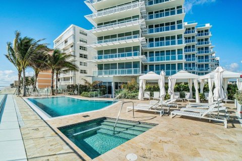 Condo in Palm Beach, Florida, 3 bedrooms in 3550 SOUTH OCEAN  № 925505 - photo 3