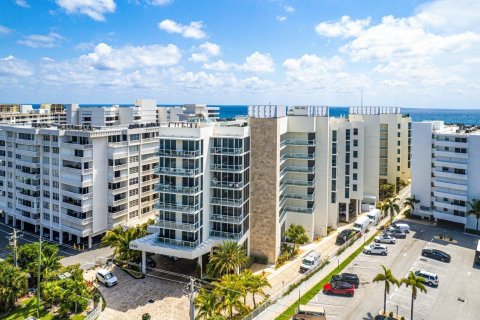 Condo in Palm Beach, Florida, 3 bedrooms in 3550 SOUTH OCEAN  № 925505 - photo 29