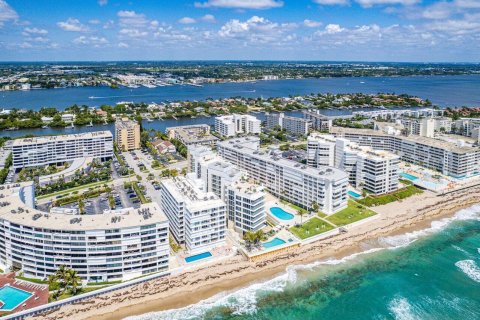 Condo in Palm Beach, Florida, 3 bedrooms in 3550 SOUTH OCEAN  № 925505 - photo 14