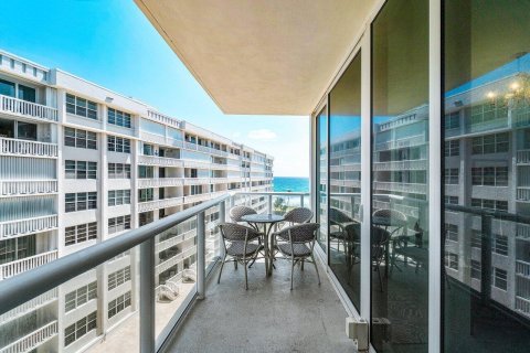Condo in Palm Beach, Florida, 3 bedrooms in 3550 SOUTH OCEAN  № 925505 - photo 12