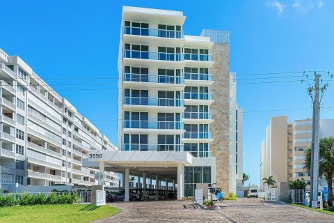 Condominio en venta en Palm Beach, Florida, 3 dormitorios, 262.26 m2 № 925505 - foto 1