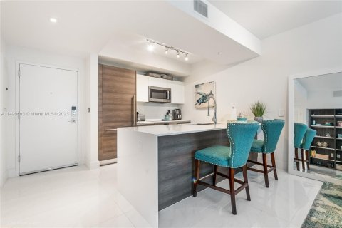 Condominio en venta en Coral Gables, Florida, 1 dormitorio, 71.35 m2 № 855824 - foto 6