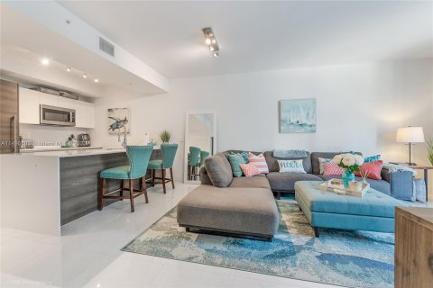 Condominio en venta en Coral Gables, Florida, 1 dormitorio, 71.35 m2 № 855824 - foto 10