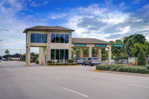 Condo in Pembroke Pines, Florida, 1 bedroom  № 1329097 - photo 13