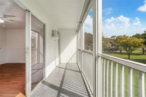 Copropriété à vendre à Pembroke Pines, Floride: 1 chambre, 75.34 m2 № 1329097 - photo 12