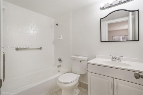 Condominio en venta en Pembroke Pines, Florida, 1 dormitorio, 75.34 m2 № 1329097 - foto 11