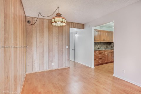 Condo in Pembroke Pines, Florida, 1 bedroom  № 1329097 - photo 3