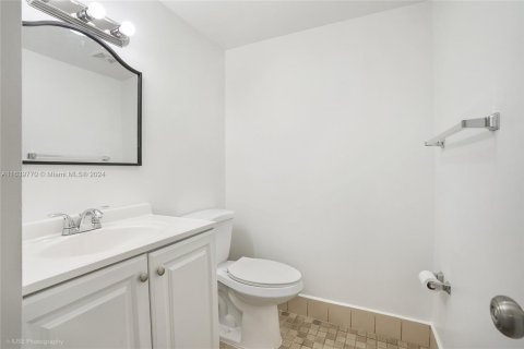 Condominio en venta en Pembroke Pines, Florida, 1 dormitorio, 75.34 m2 № 1329097 - foto 8