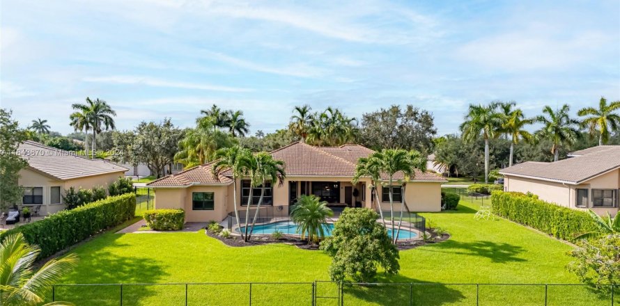 Villa ou maison à Davie, Floride 6 chambres, 351.17 m2 № 1329437