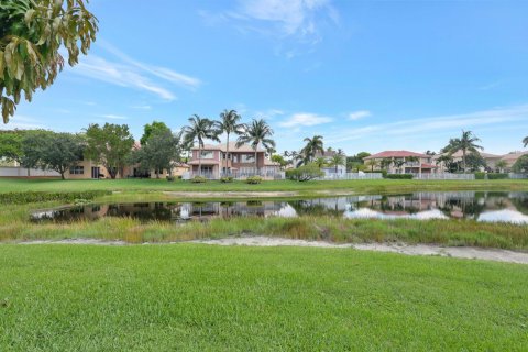 House in Lake Worth, Florida 4 bedrooms, 244.43 sq.m. № 1207890 - photo 15