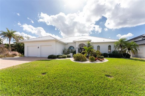 House in Punta Gorda, Florida 3 bedrooms, 274.9 sq.m. № 1431123 - photo 2