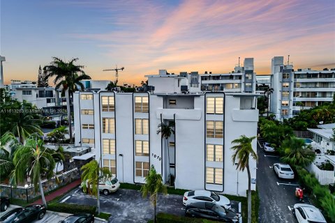 Copropriété à vendre à Bay Harbor Islands, Floride: 2 chambres, 81.75 m2 № 1236118 - photo 2