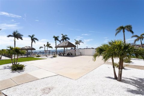 Condo in Saint Petersburg, Florida, 2 bedrooms  № 1389380 - photo 15