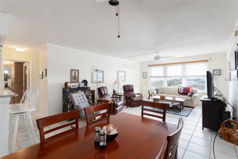 Condo in Saint Petersburg, Florida, 2 bedrooms  № 1389380 - photo 4