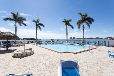 Condo in Saint Petersburg, Florida, 2 bedrooms  № 1389380 - photo 16