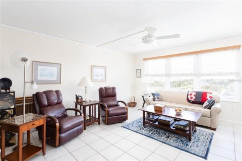 Condo in Saint Petersburg, Florida, 2 bedrooms  № 1389380 - photo 5