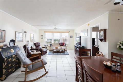 Condo in Saint Petersburg, Florida, 2 bedrooms  № 1389380 - photo 2