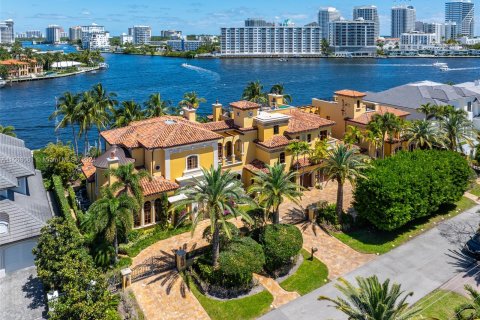 Villa ou maison à vendre à Fort Lauderdale, Floride: 8 chambres, 1139.17 m2 № 1117175 - photo 1
