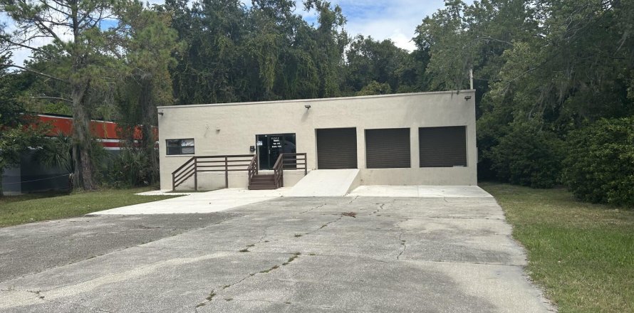 Commercial property in Palatka, Florida 379.04 sq.m. № 773817