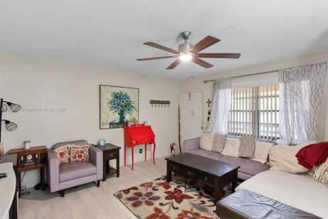 Condominio en venta en Hollywood, Florida, 1 dormitorio, 60.39 m2 № 1306378 - foto 3