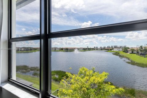 Villa ou maison à vendre à Hialeah, Floride: 4 chambres, 226.03 m2 № 1384256 - photo 30