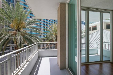 Condo in Miami, Florida, 2 bedrooms  № 1384288 - photo 16