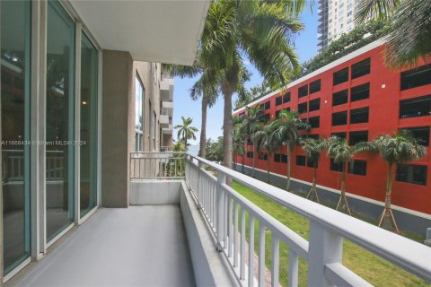 Condo in Miami, Florida, 2 bedrooms  № 1384288 - photo 17