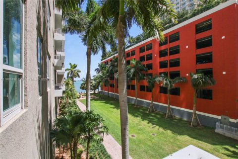 Condo in Miami, Florida, 2 bedrooms  № 1384288 - photo 18