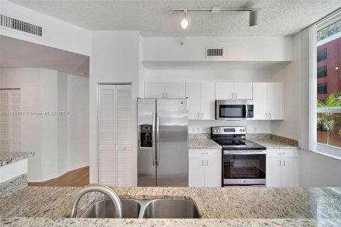 Condo in Miami, Florida, 2 bedrooms  № 1384288 - photo 21