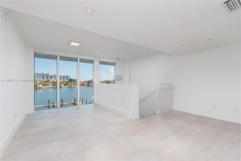 Condo in Sunny Isles Beach, Florida, 2 bedrooms  № 1384290 - photo 9