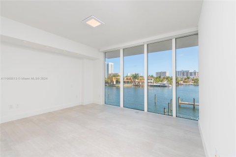 Condo in Sunny Isles Beach, Florida, 2 bedrooms  № 1384290 - photo 12