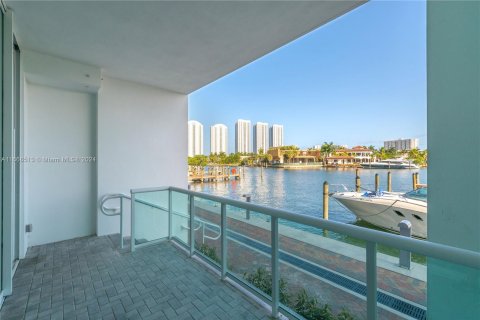 Condo in Sunny Isles Beach, Florida, 2 bedrooms  № 1384290 - photo 3