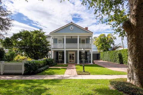 House in Coral Gables, Florida 5 bedrooms, 511.52 sq.m. № 993839 - photo 2