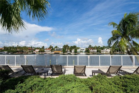 Condo in Miami Beach, Florida, 2 bedrooms  № 1309336 - photo 26