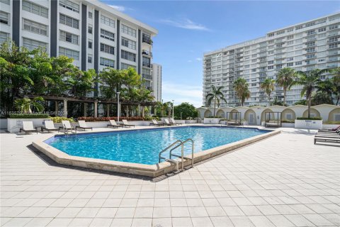 Copropriété à vendre à Miami Beach, Floride: 2 chambres, 110.55 m2 № 1309336 - photo 27