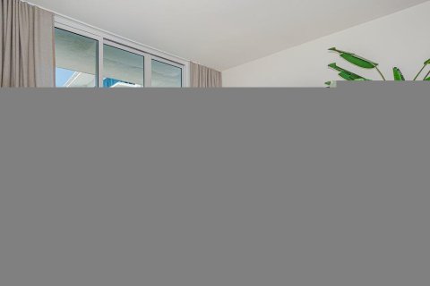 Condominio en alquiler en Miami Beach, Florida, 1 dormitorio, 83.61 m2 № 25595 - foto 3